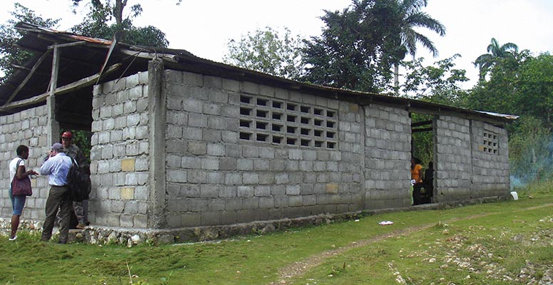 The HHF/CAT 812 MEDCAP was held in a communal cinderblock building outside of Jérémie.