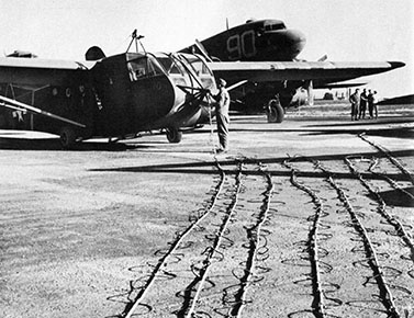 Waco C6-4A glider with tow ropes