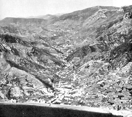 Maiori beach and the rugged terrain above the town. The Rangers landed at Maiori and quickly moved to secure the Chiunzi Pass above the town.