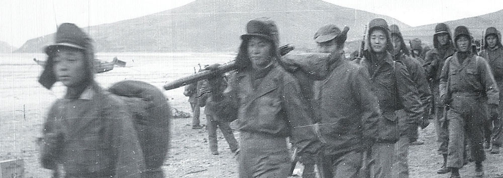 Troops of WOLFPACK 8 moving on the beach at Chumen-do to board junks for Kanghwa-do, 1953.