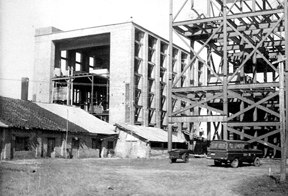 The Rangers used an abandoned sugar mill at La Esperanza. The mill provided housing and a site for rappelling and a confidence course. 