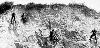 SF instructors demonstrate rappelling to Vietnamese Rangers at Nha Trang.