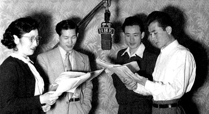 Actress Margaret An, and actors Yang Hong, Jin Wii, and Tuk Yen broadcast the news in Chinese from the Radio Tokyo studios, April 1952.
