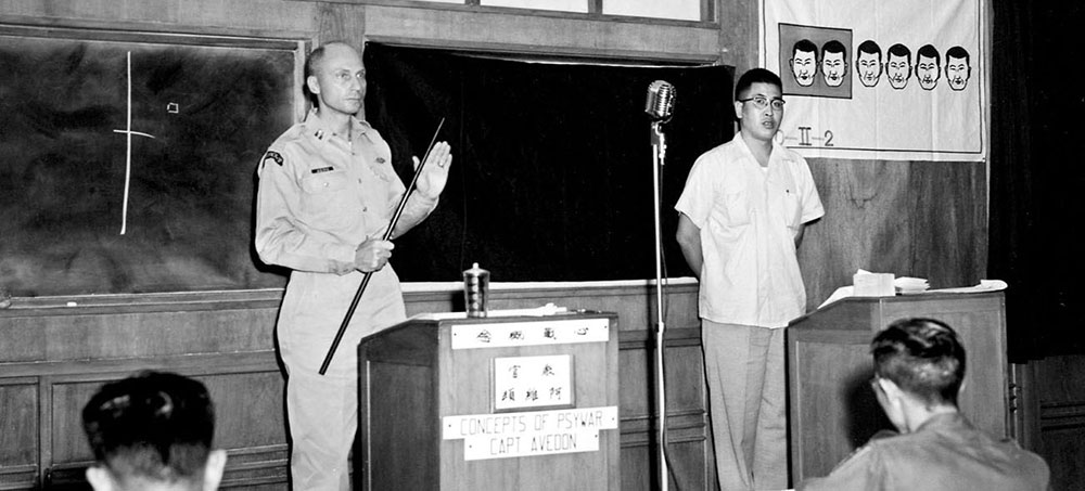 CPT Avedon instructs ROK Army Soldiers in the use of Psywar.