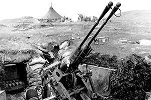 Japanese forces on the island left behind most of their equipment when they abandoned Kiska on 29 July 1943. This antiaircraft gun was one of several still on the island when the FSSF landed on 15 August.